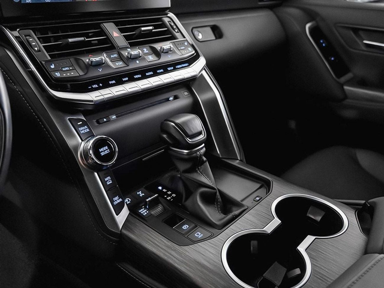 تويوتا لاند كروزر GR Sport