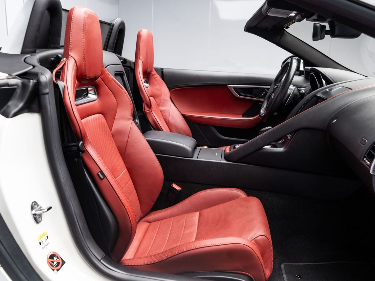 Jaguar F-TYPE R- DYNAMIC BUY NOW, PAY 2027 | THE BLACKLINE STANDARD | 12 Months Blackline Warranty, GCC, Low KMs