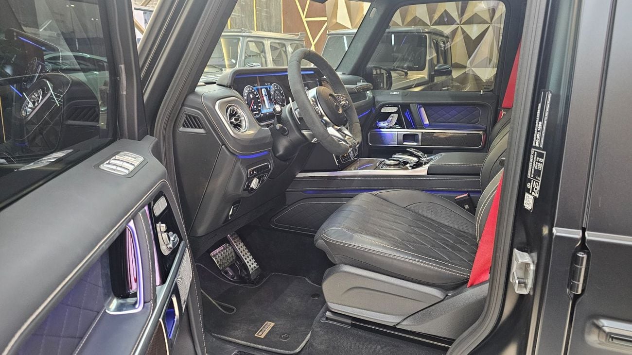 مرسيدس بنز G 63 AMG STD نسخة الجراند اسود مطفي داخلية كاربون فايبر