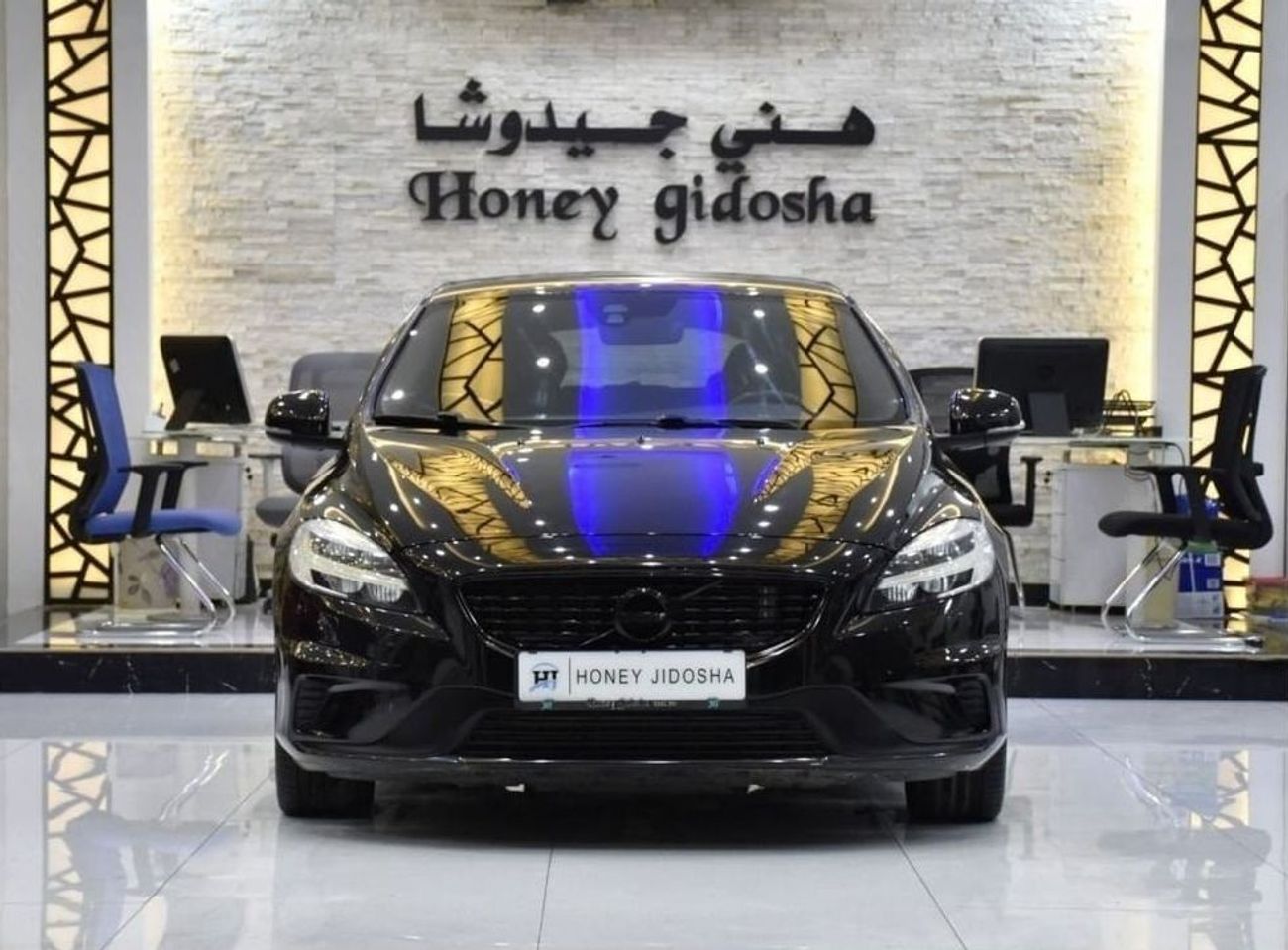 فولفو V40 EXCELLENT DEAL for our Volvo V40 T5 ( 2018 Model ) in Black Color GCC Specs