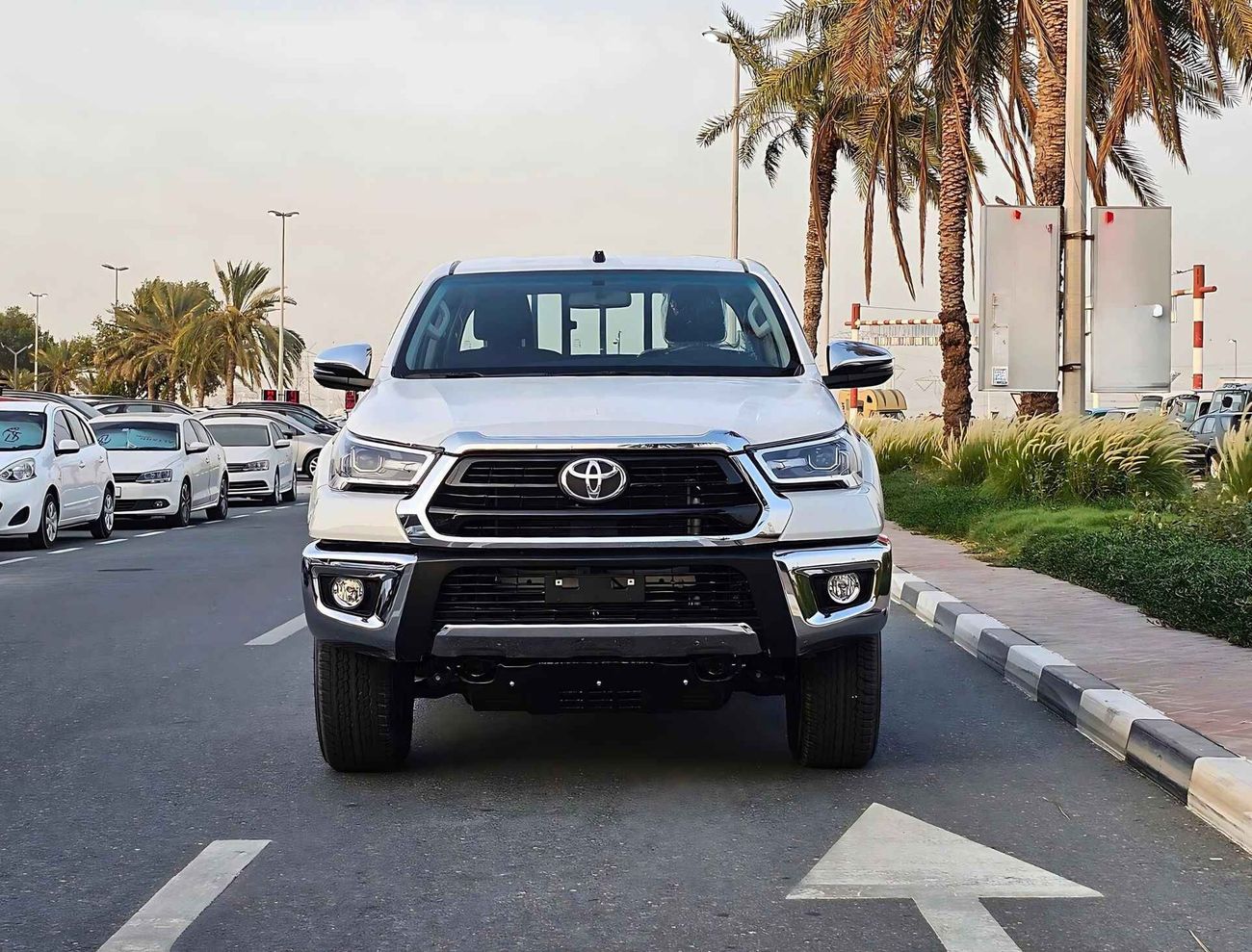 Toyota Hilux WIDE BODY/ 2.7L Petrol / Manual Gear / Push Start / Auto A/C (CODE# HPDWMF)