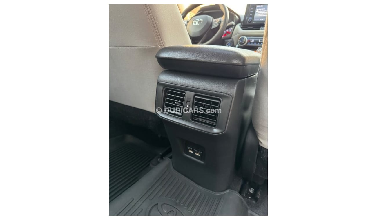 Toyota RAV4 2020 XLE SUNROOF PUSH START 4x4 - 2.5L USA IMPORTED