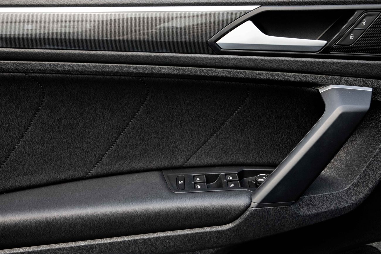 Volkswagen Tiguan Tiguan SEL | 1,469 P.M | 0% Downpayment | Under Warranty!