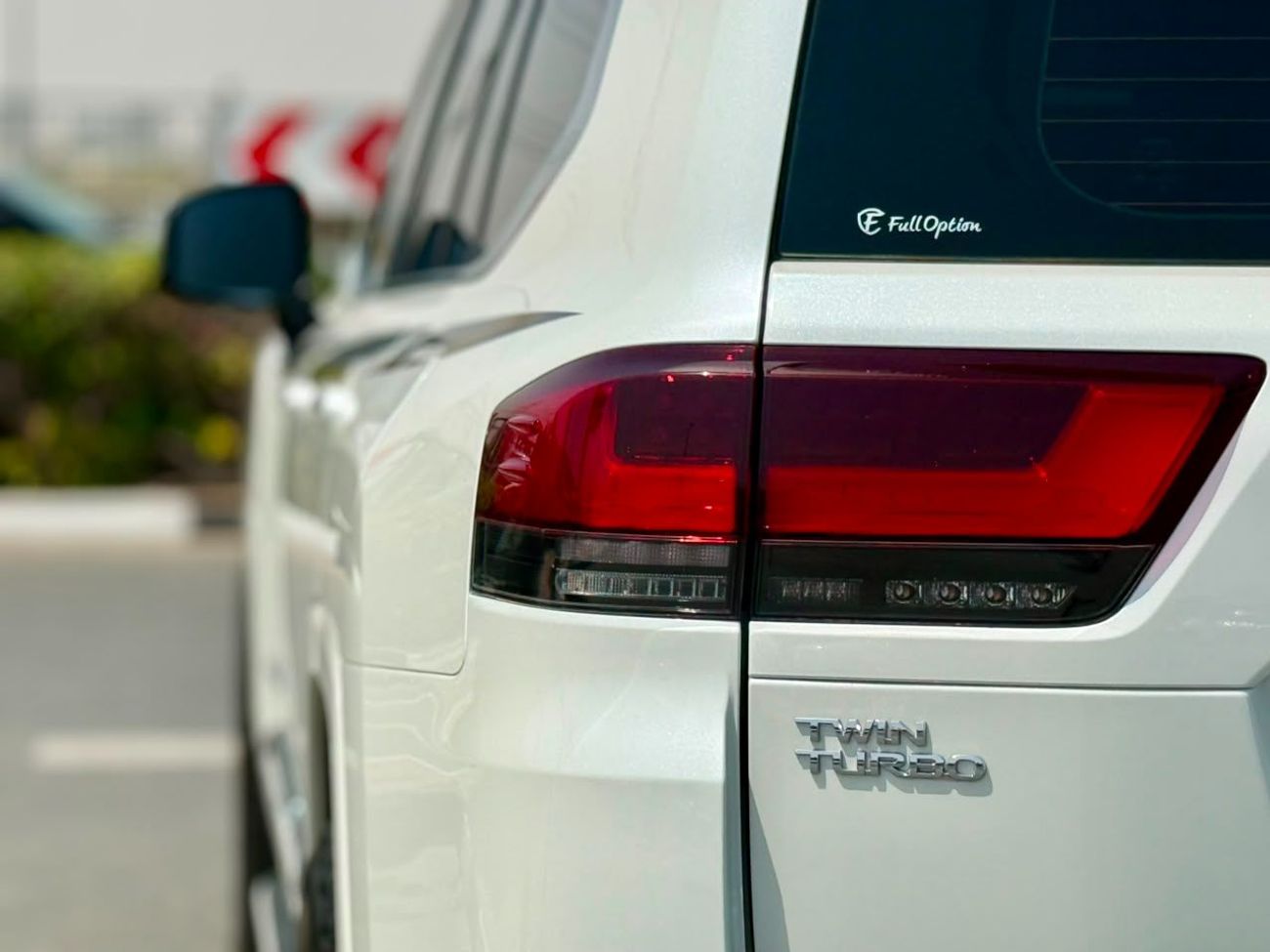 Toyota Land Cruiser TOYOTA LAND CRUISER VXR TWIN TURBO 3.5L GCC SPECS UNDER WARRANTY AND FULL-SERVICE HISTORY