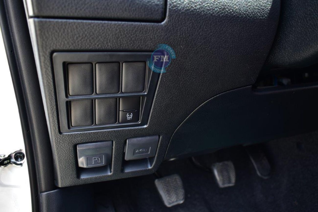 تويوتا هيلوكس Double Cab DLX-E 2.4L Diesel 6 Seat 4WD Manual