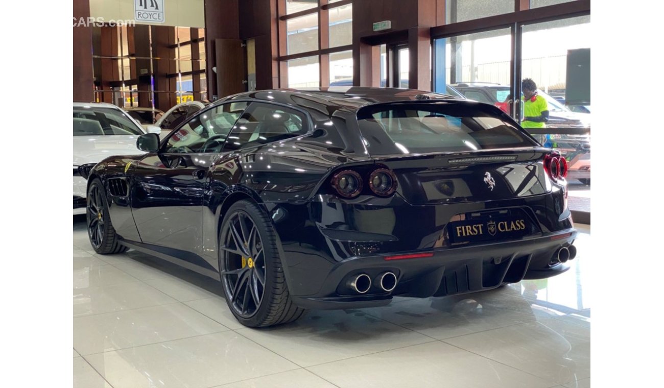 فيراري GTC4Lusso V12