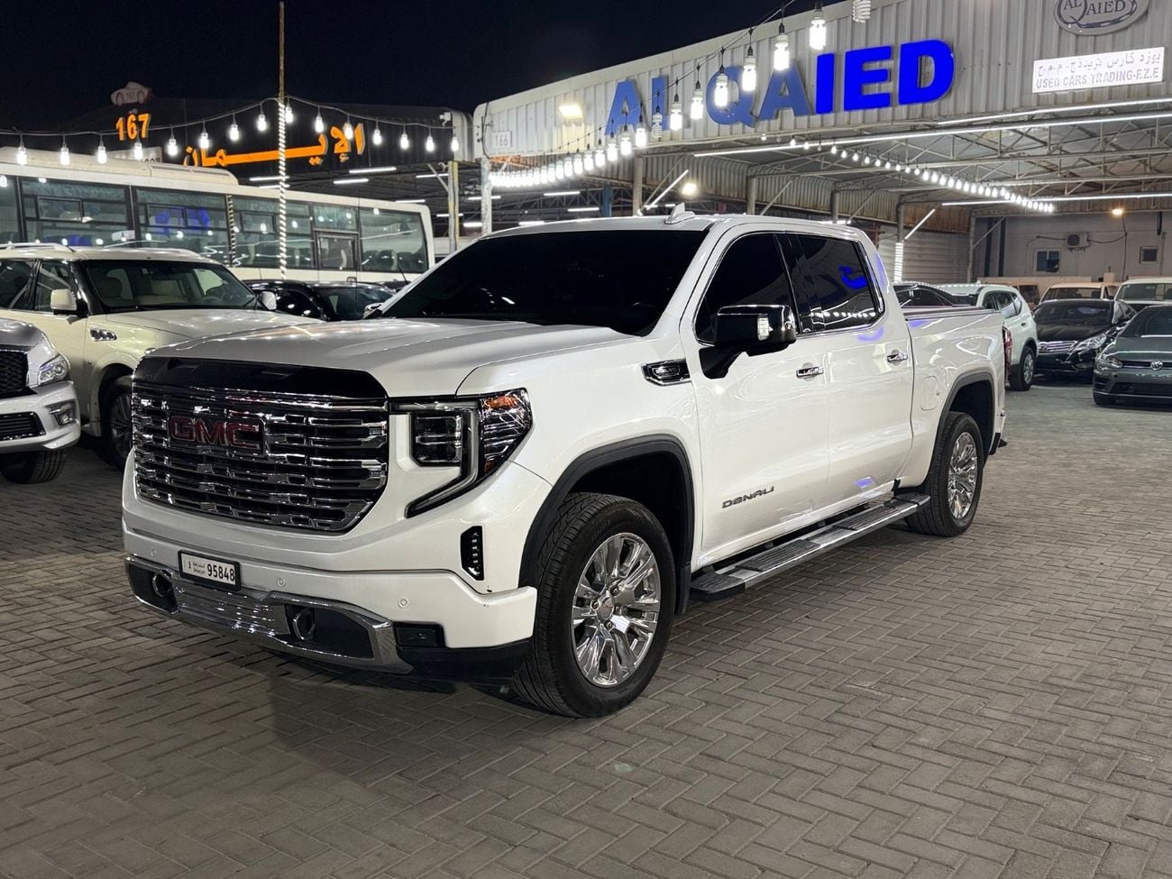 جي أم سي سييرا 5.3L V8 SLT Crew Cab (AWD)
