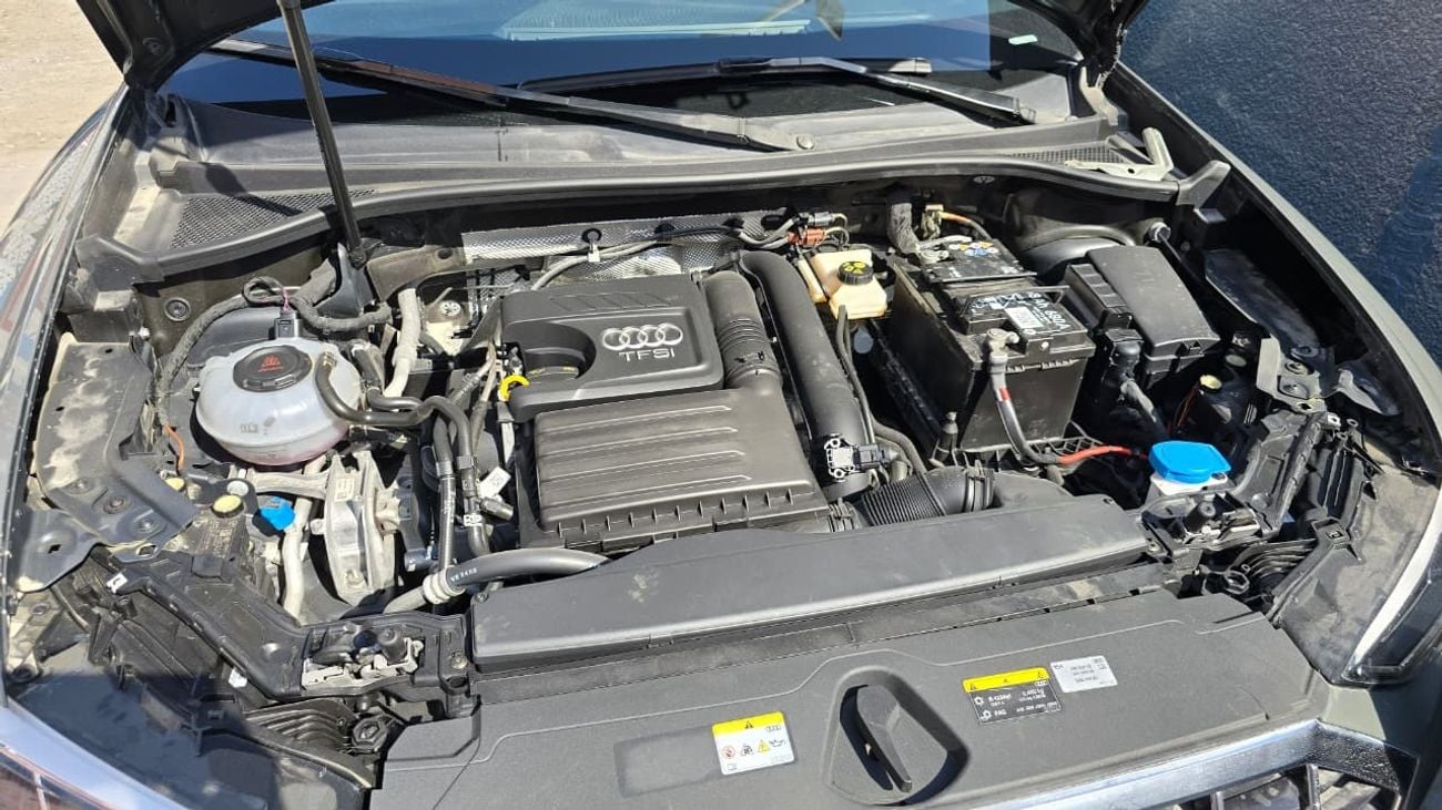 أودي Q3 40 TFSI quattro S Line 2.0L SUV Coupe