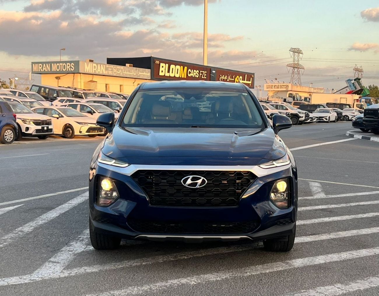 Hyundai Santa Fe STD (NON GCC) 2019 Hyndai Santafe Fe 2.4L V4 FWD - Rear Camera & Sensor