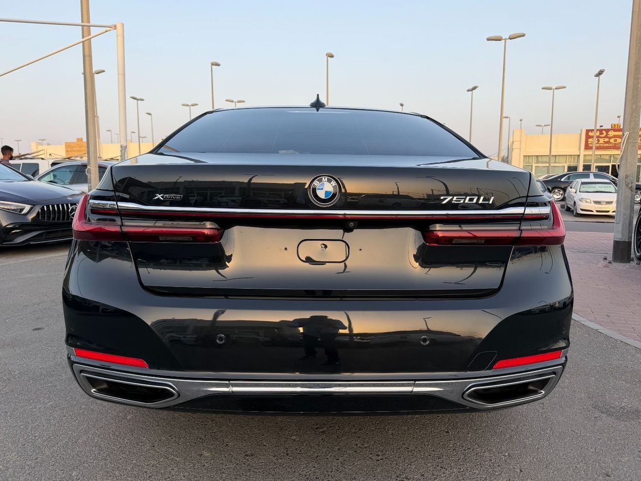 بي أم دبليو 750Li xDrive 4.4L (530 HP)