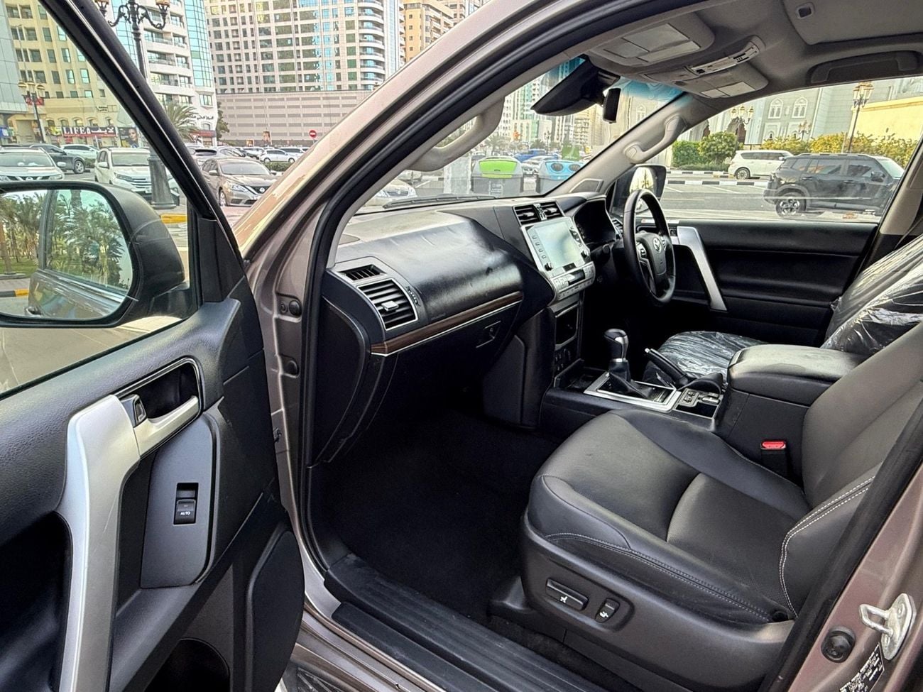 تويوتا برادو VX Full Option Right Hand Drive