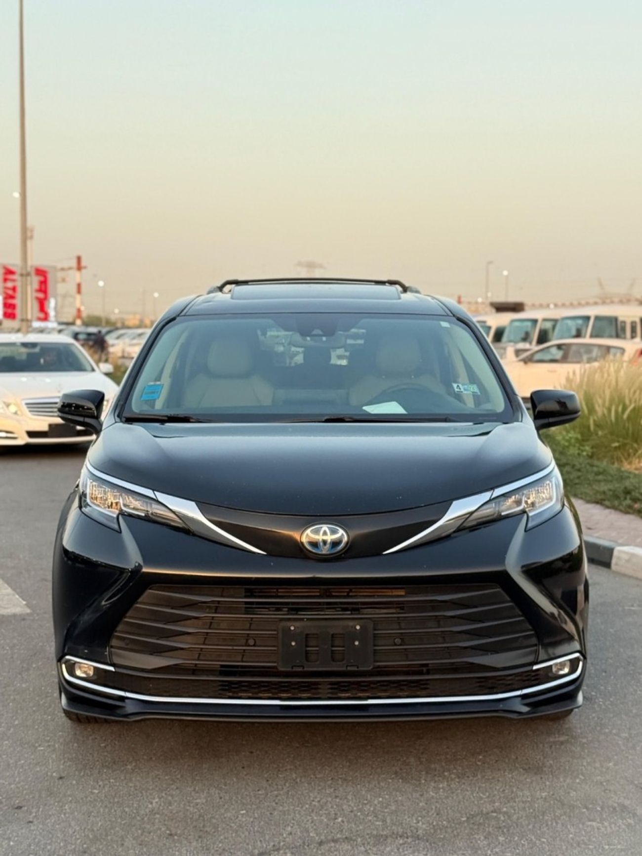 Toyota Sienna XLE Hybrid 2.5