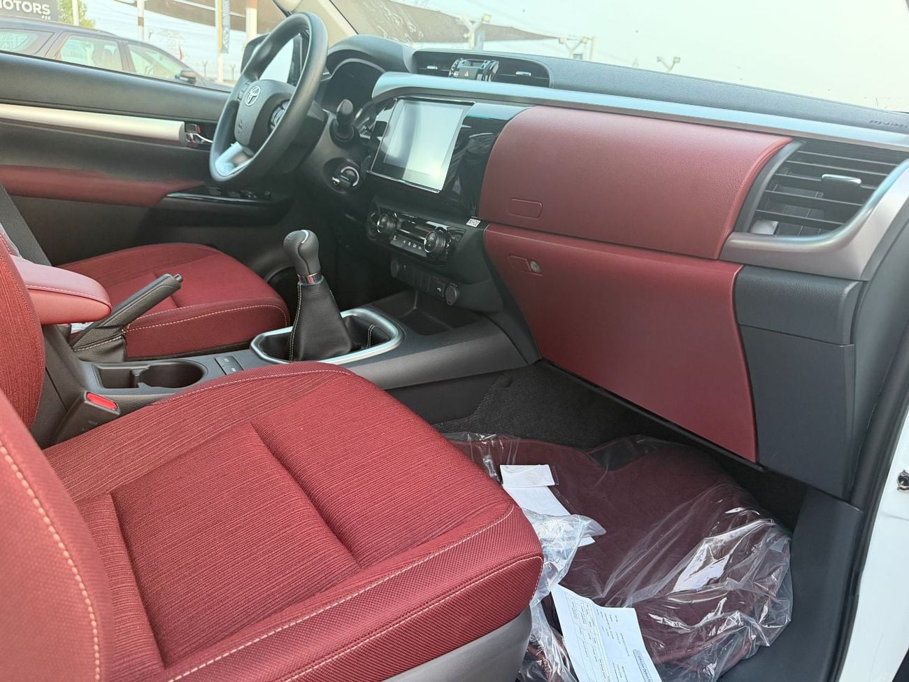 Toyota Hilux SR5 (NON GCC) M/T