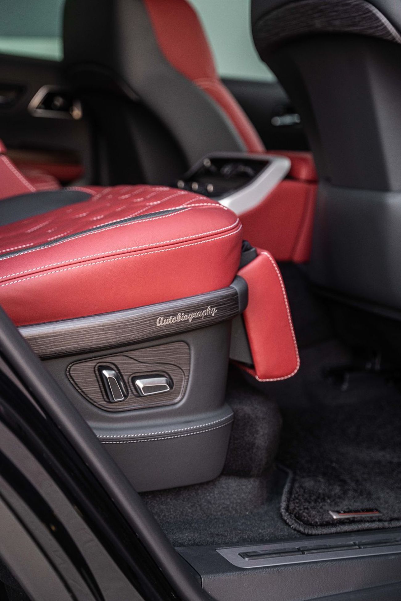 تويوتا لاند كروزر 3.5L PETROL VX OFFROAD EDITION WITH MBS AUTOBIOGRAPHY VIP SEAT