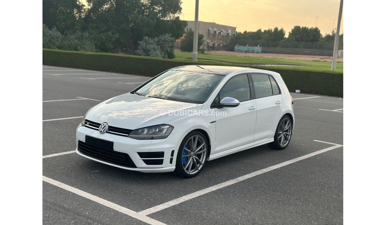 فولكس واجن جولف موديل 2016 خليجي حاله ممتازه جدا من الداخل والخارج فل مواصفات كراسي جلد ومثبت سرعه وتحكم كهربي وبانو