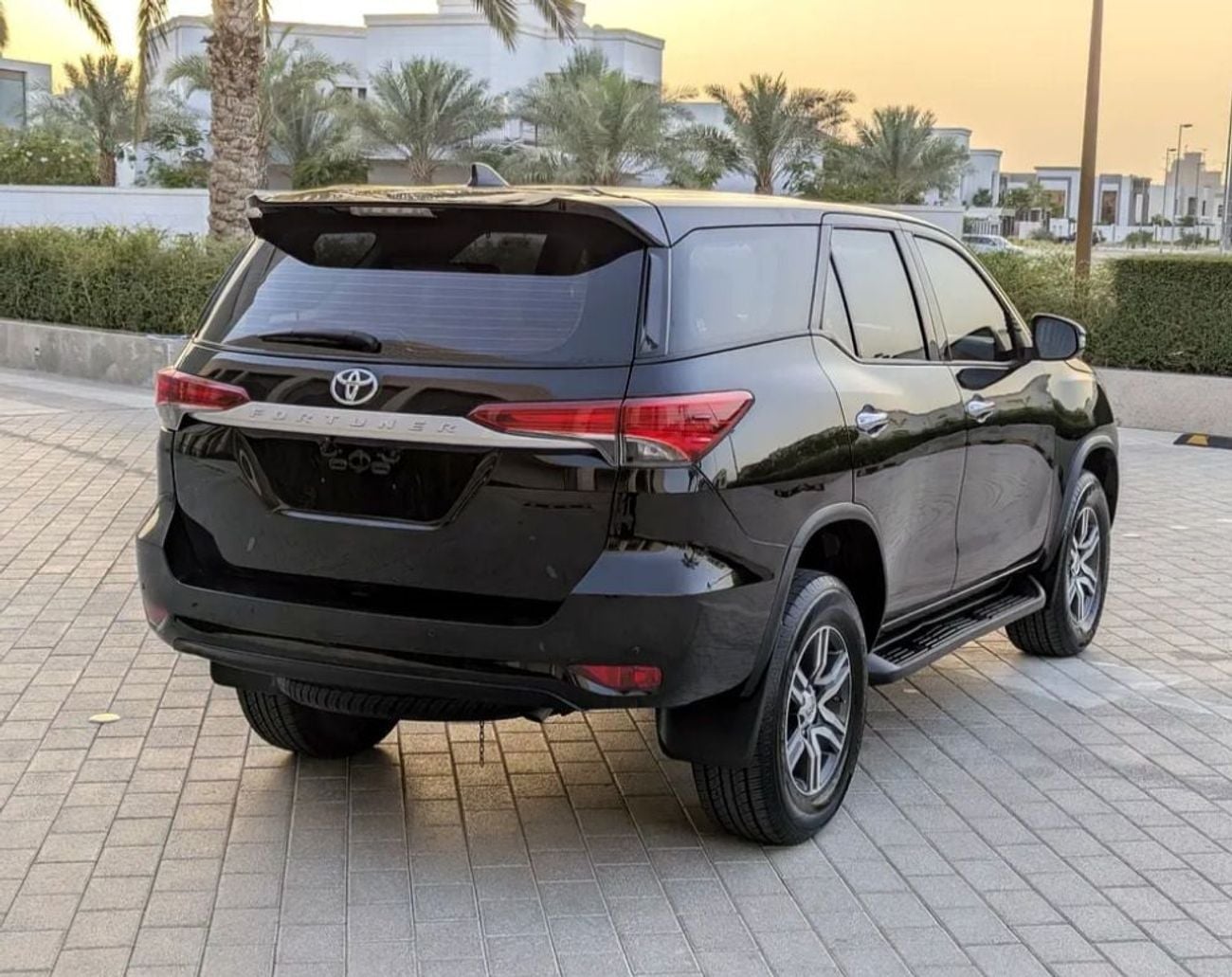 Toyota Fortuner Toyota Fortuner 2023model 2.4 v4 Diesel Engine Colour Black Key start Transmission Automatic Interio