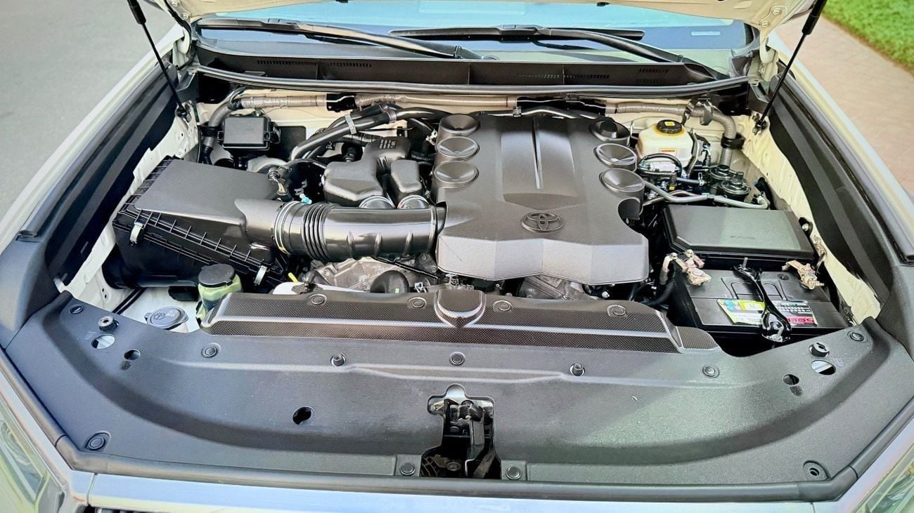 تويوتا برادو 2019 VXR V6 4.0L GCC Specification In Excellent Condition