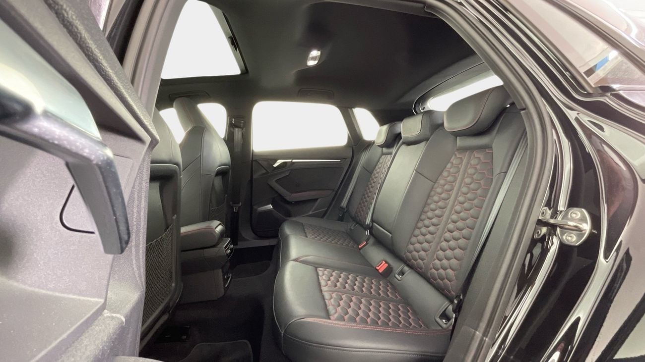 أودي RS3 TFSI quattro | شامل الضمان | 0 ﺪﻔﻋﺓ ﺃﻮﻟﻯ