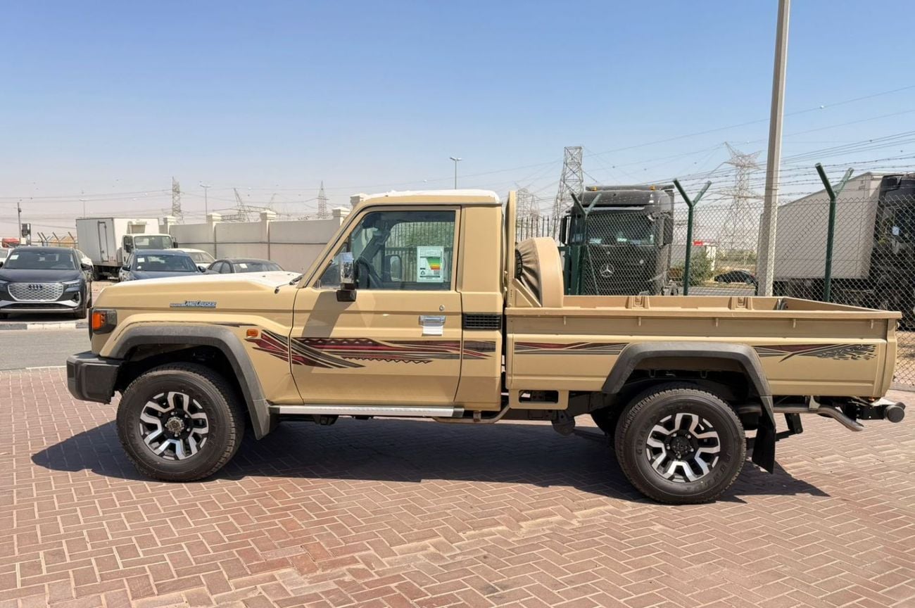 Toyota Land Cruiser Pick Up Toyota pickup LC 79 SINGLE Petrol 4,0L Model 2026  Saudi spec