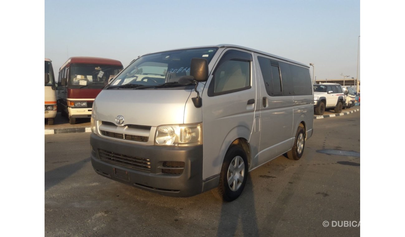 تويوتا هاياس TOYOTA HIACE VAN RIGHT HAND DRIVE (PM 890)