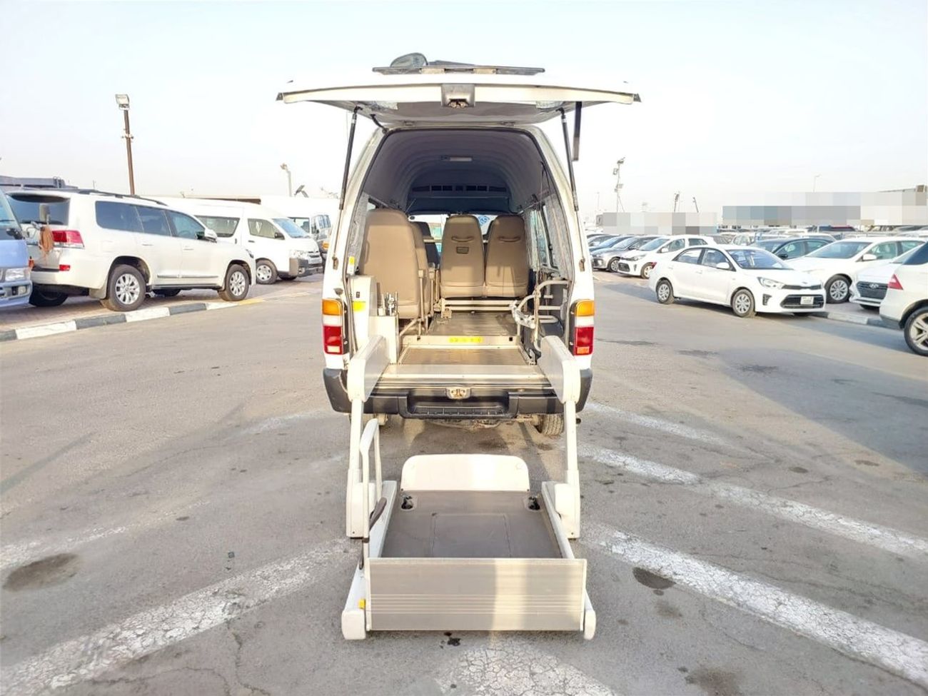 Toyota Hiace TOYOTA HIACE COMMUTER VAN RHD 2001 MODEL 3.0 L DIESEL AUTOMATIC(PM01315)