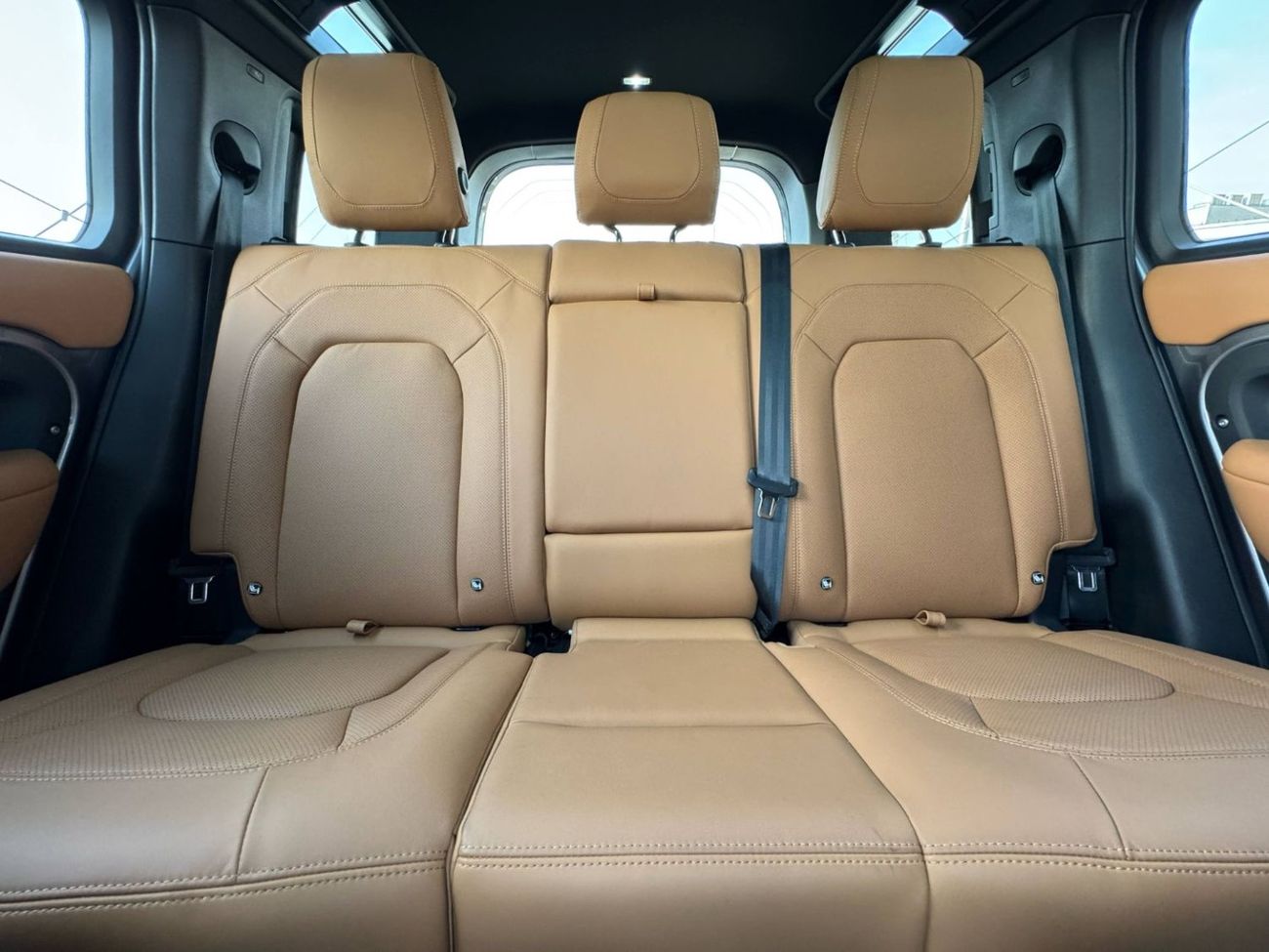 لاند روفر ديفندر 110 HSE P400 3.0L GERMAN SPEC NEAT AND CLEAN LESS KILOMETER