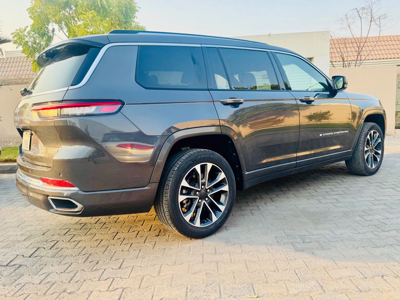 جيب جراند شيروكي Overland 3.6L