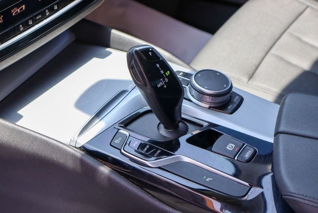 بي أم دبليو 520i Std 2.0L BMW 520i Black Edition/ GCC / 2020 / First Owner original Paint