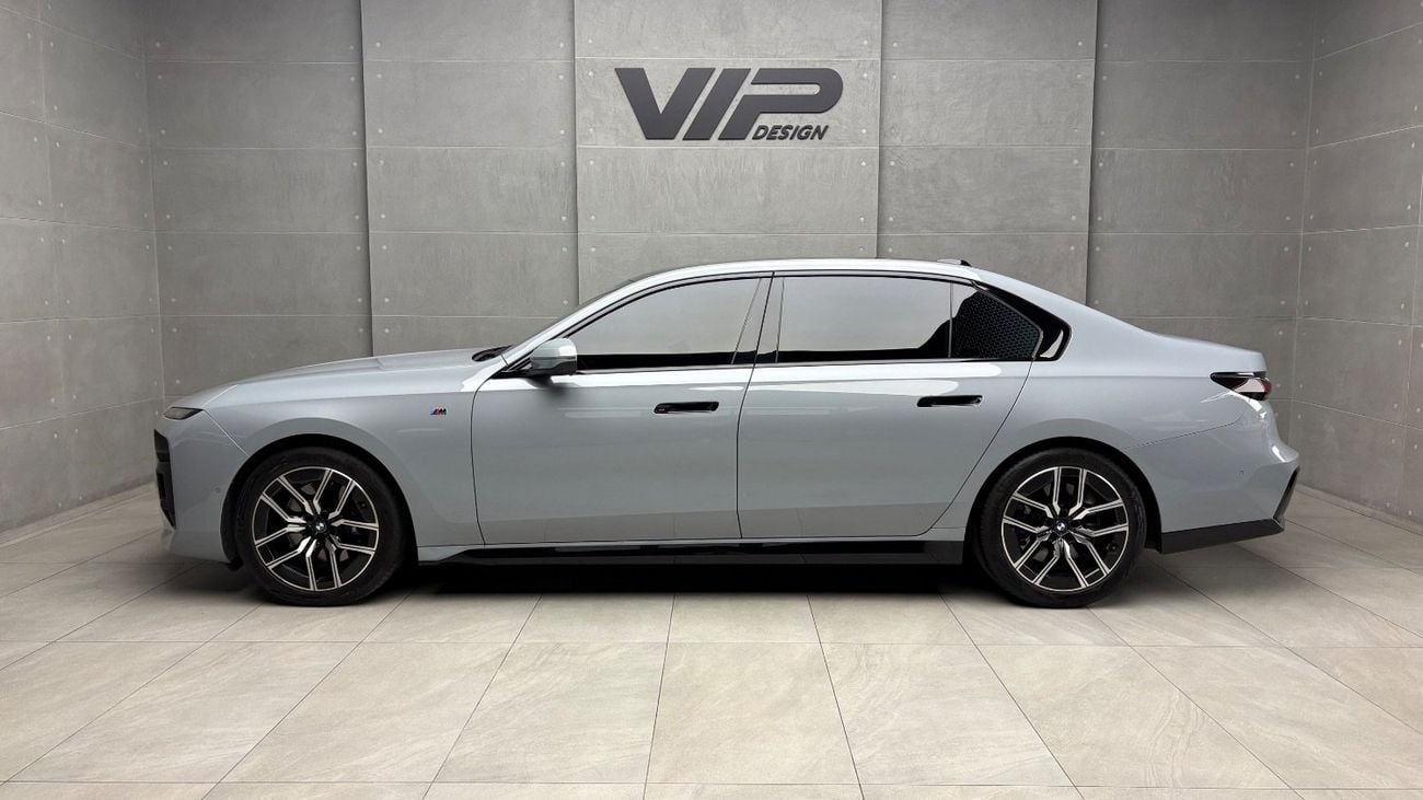 BMW 735i 2024 | GCC Specs | Agency Warranty & Service
