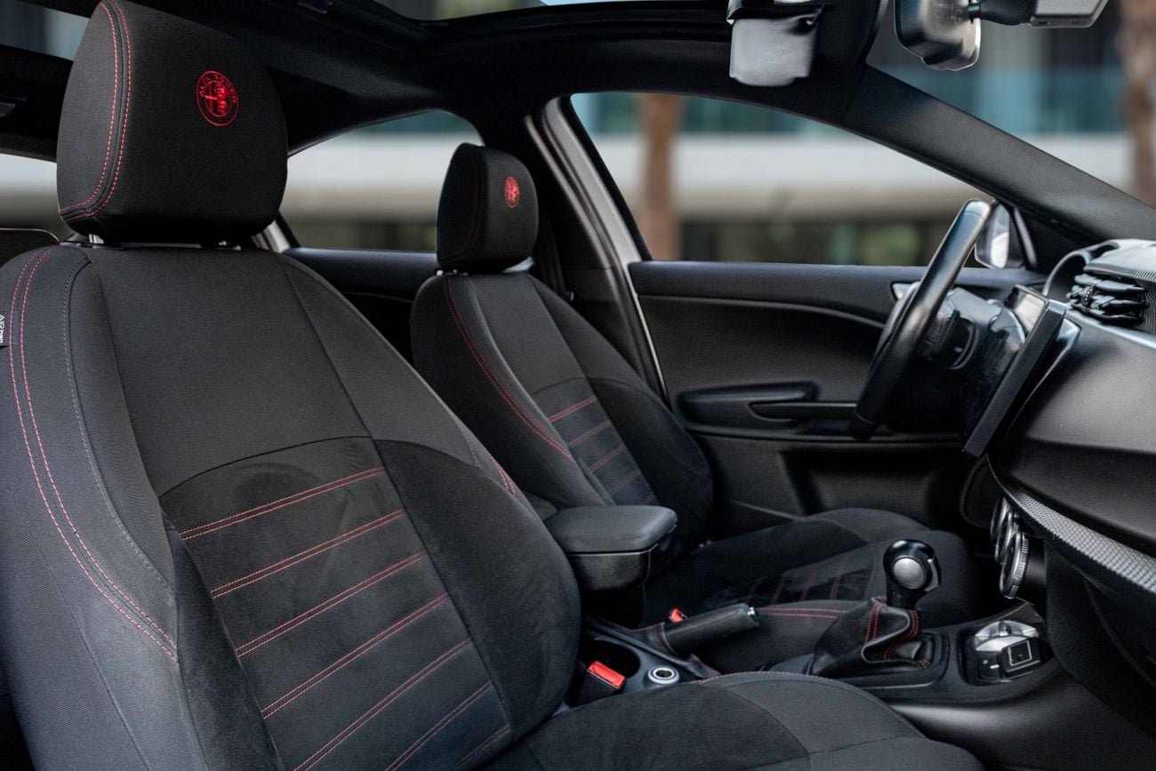 ألفا روميو جوليتا Giulietta | 784 P.M | 0% Downpayment | Veloce | Alfa Romeo Service History!