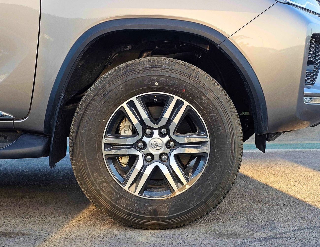 Toyota Fortuner FULL OPTION /  2.7L V4 PETROL / PUSH START/ DVD CAMERA / AUTO A/C (CODE # 69088)