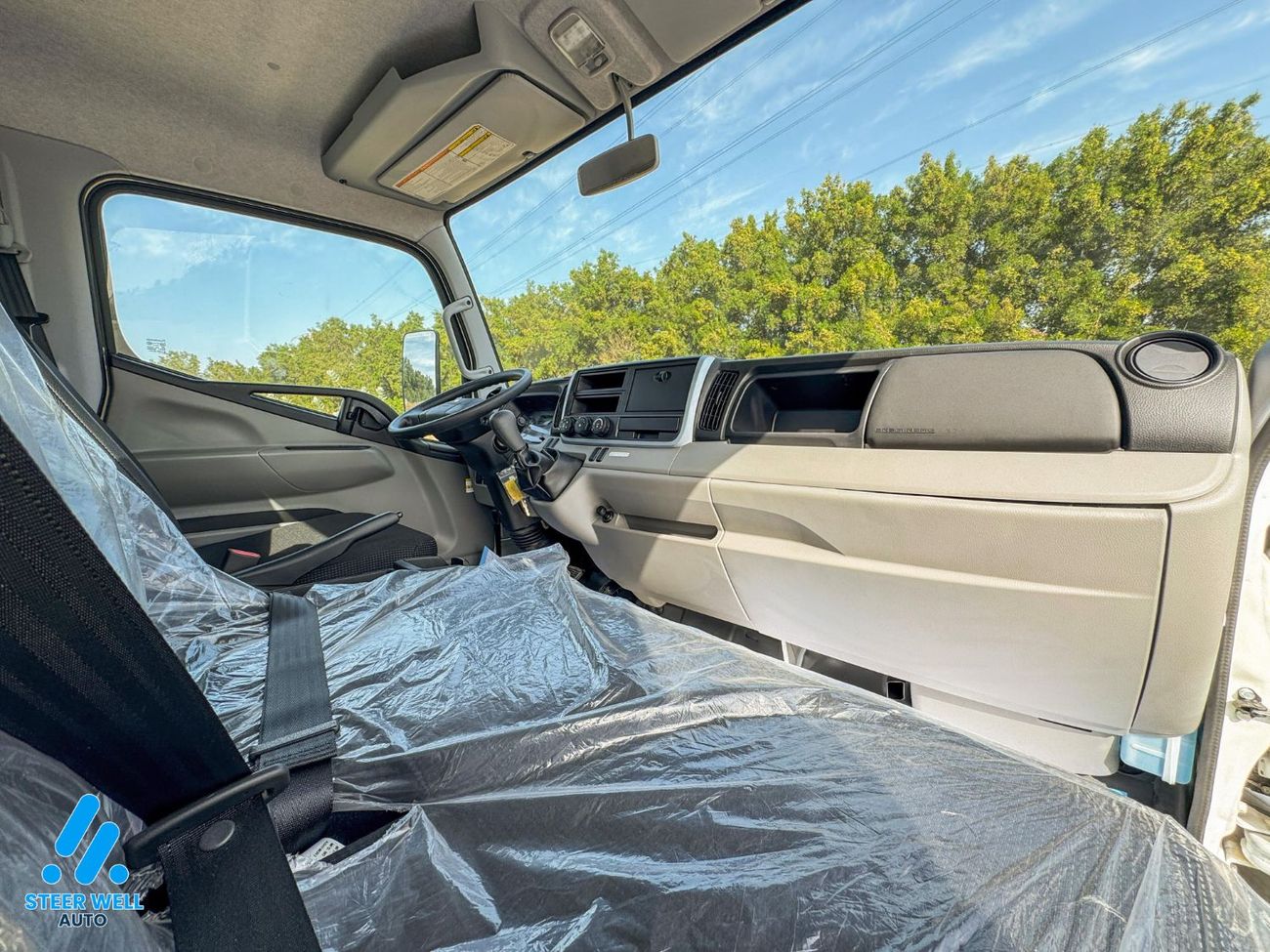 ميتسوبيشي فوسو كانتير 2023 | Diesel | 3.0L | Manual | Perfect Condition | White