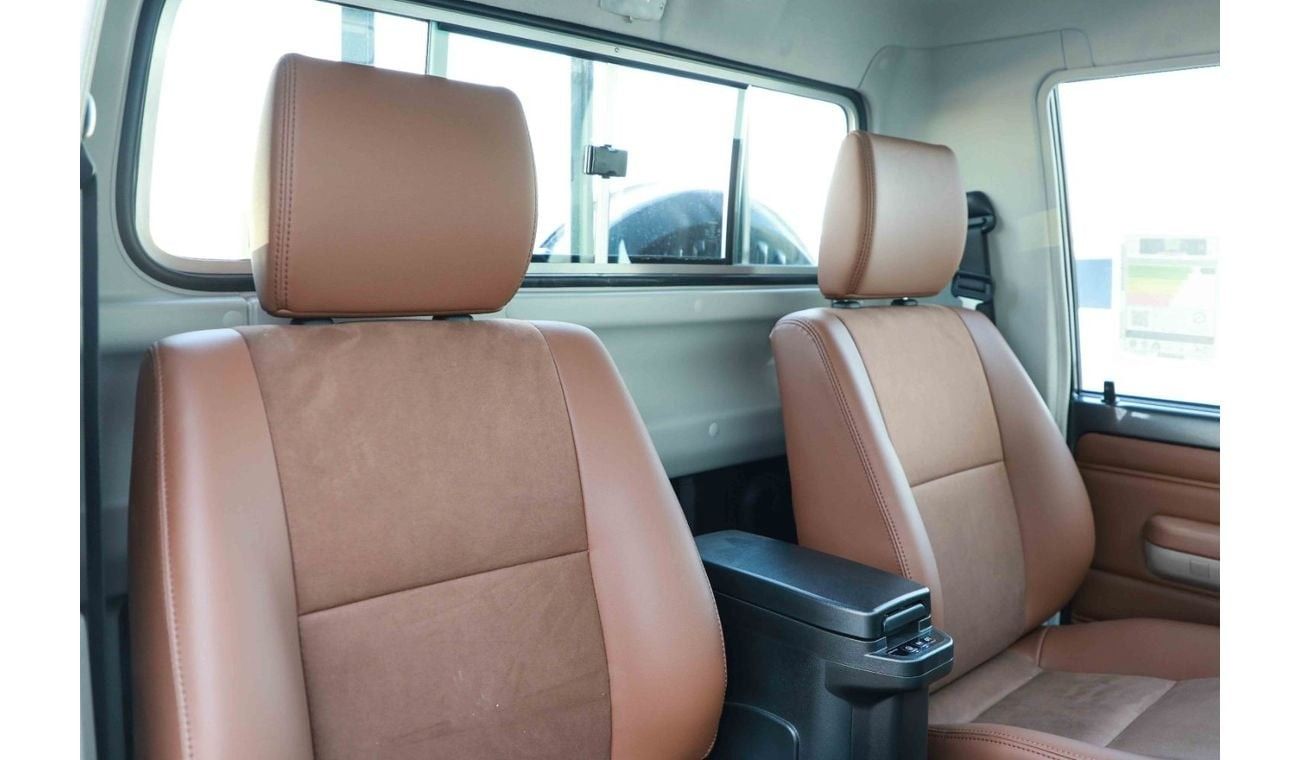 تويوتا لاند كروزر 70 2024 TOYOTA LC79 LX Z SINGLE CAB 2.8 - BEIGE inside TAN | Export Only