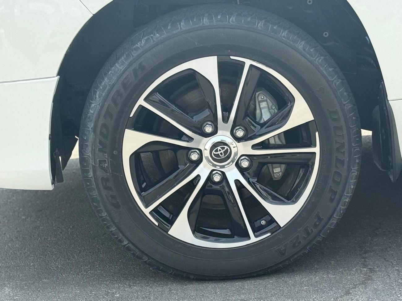 تويوتا لاند كروزر Land Cruiser GXR 4.0L Petrol V6 Grand Touring Full Option 2021 Model