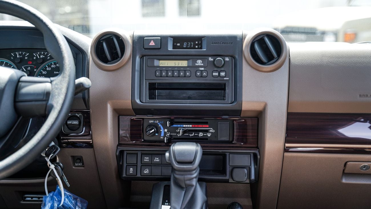 تويوتا لاند كروزر بيك آب