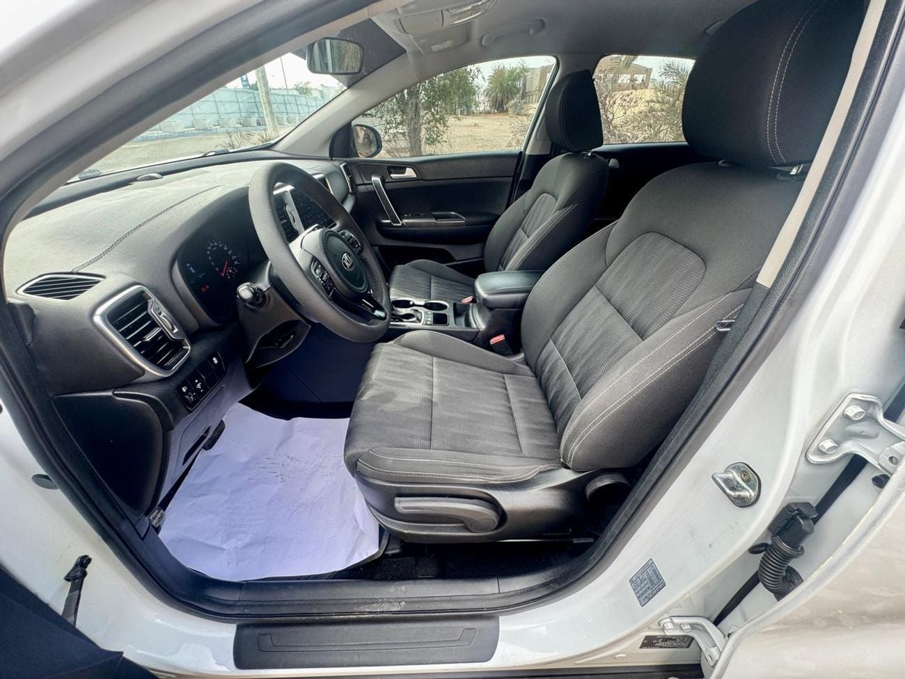 Kia Sportage LX 1.6L FWD 730x48- Monthly | GCC | Cruise, Camera, GPS l Accident Free