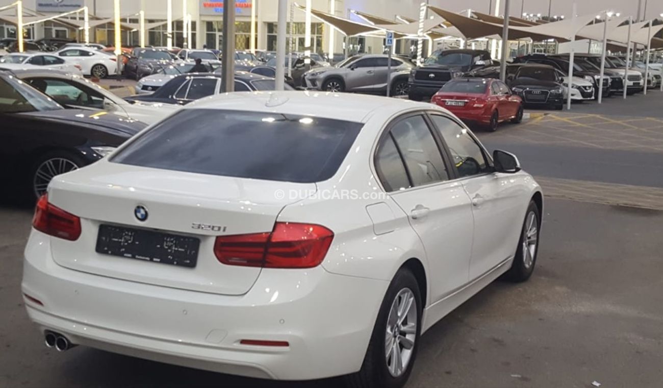 BMW 320i Bmw 320 model 2017 GCC car prefect condition full service full option low mileage