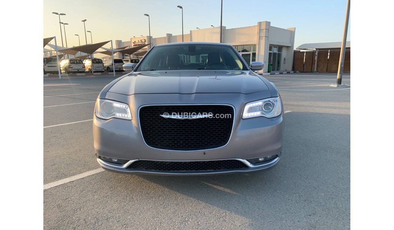 كرايسلر 300C CHRYSLER 300 Model 2016 very celen car.     Price 33,000 km 178,864  phone no 00971555363332   كرايس