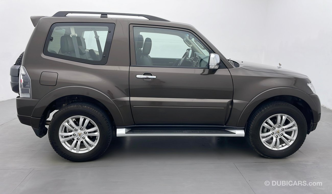 Mitsubishi Pajero GLS 2 DOOR HIGHLINE WITHOUT SUNROOF 3.8 | Under Warranty | Inspected on 150+ parameters