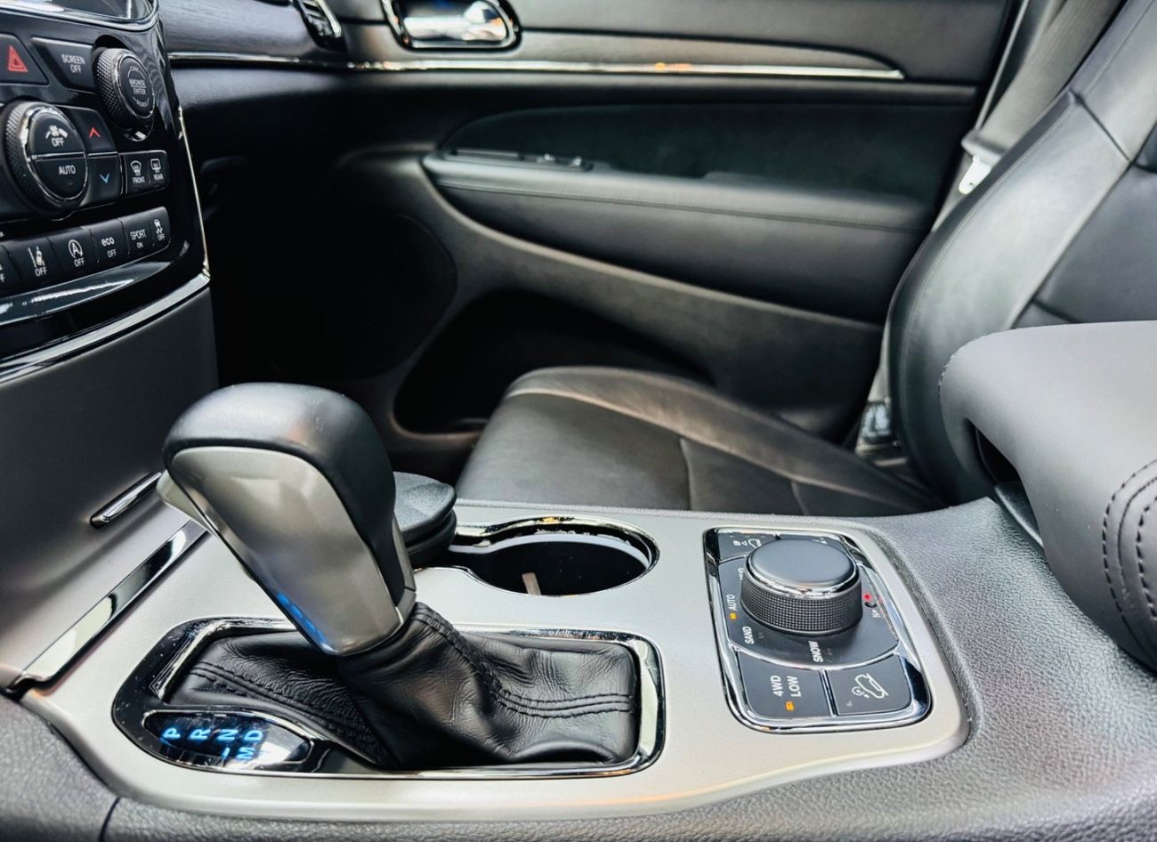 جيب جراند شيروكي Overland 3.6L