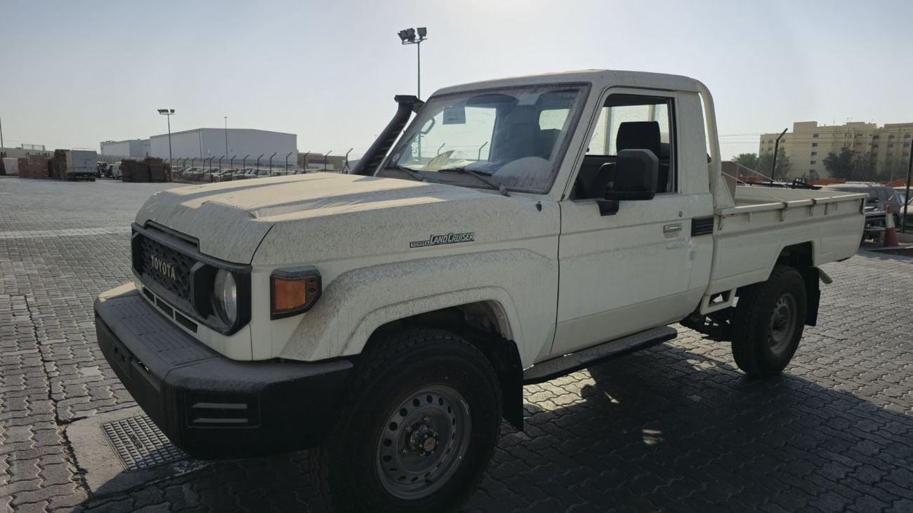 تويوتا لاند كروزر LC79 4.2L Pickup Single cab 5- MT 4X4