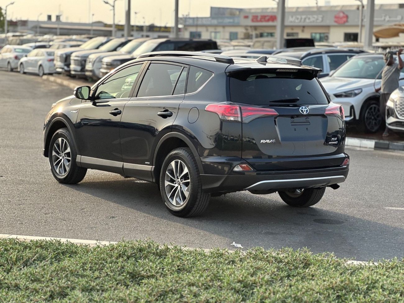 تويوتا راف ٤ XLE 2.5L