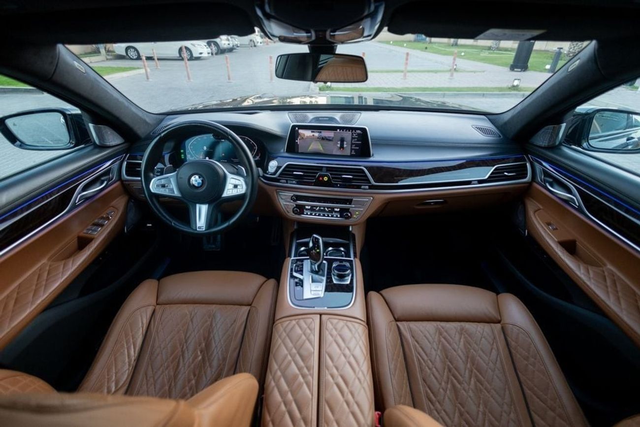 BMW 750Li xDrive 4.4L (523 HP)