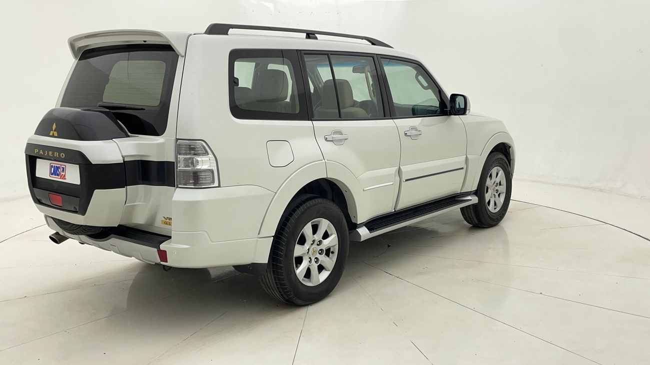 ميتسوبيشي باجيرو GLS MID 3 | بدون دفعة مقدمة | اختبار القيادة في المنزل