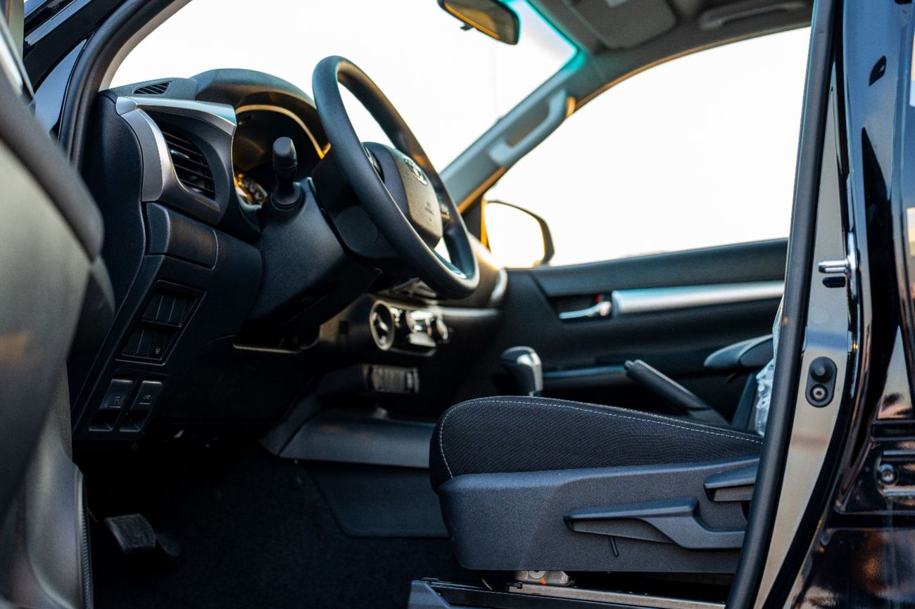 تويوتا هيلوكس TOYOTA HILUX  Diesel 2.4 2026 Full auto Black to Gray