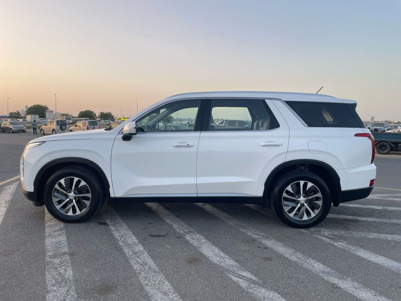 Hyundai Palisade 2022 Hyundai Palisade Comfort Edition 3.5L V6 - GCC MidOption+ - 7 Seater - AWD 4x4 -