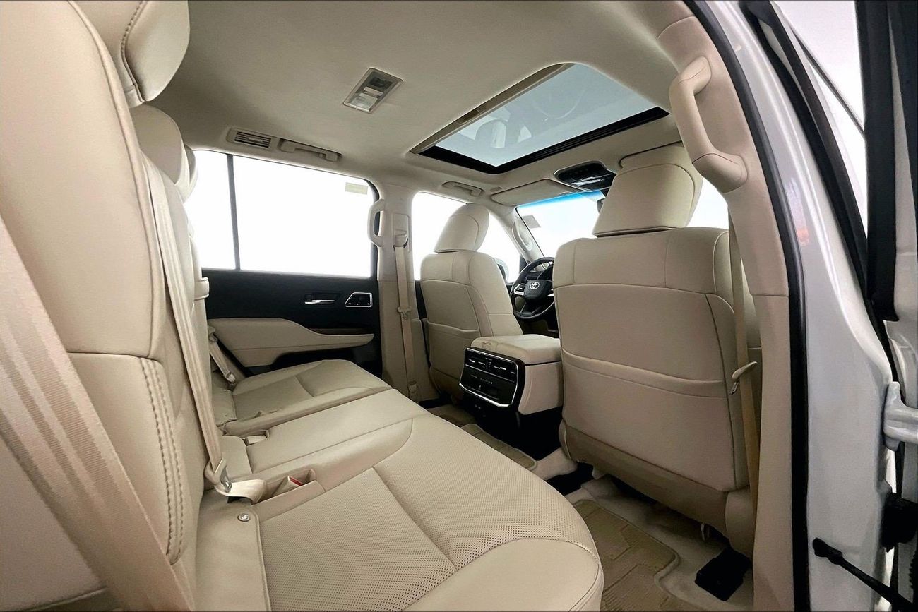 تويوتا لاند كروزر GXR | National Day Celebration | شامل الضمان | 0 ﺪﻔﻋﺓ ﺃﻮﻟﻯ