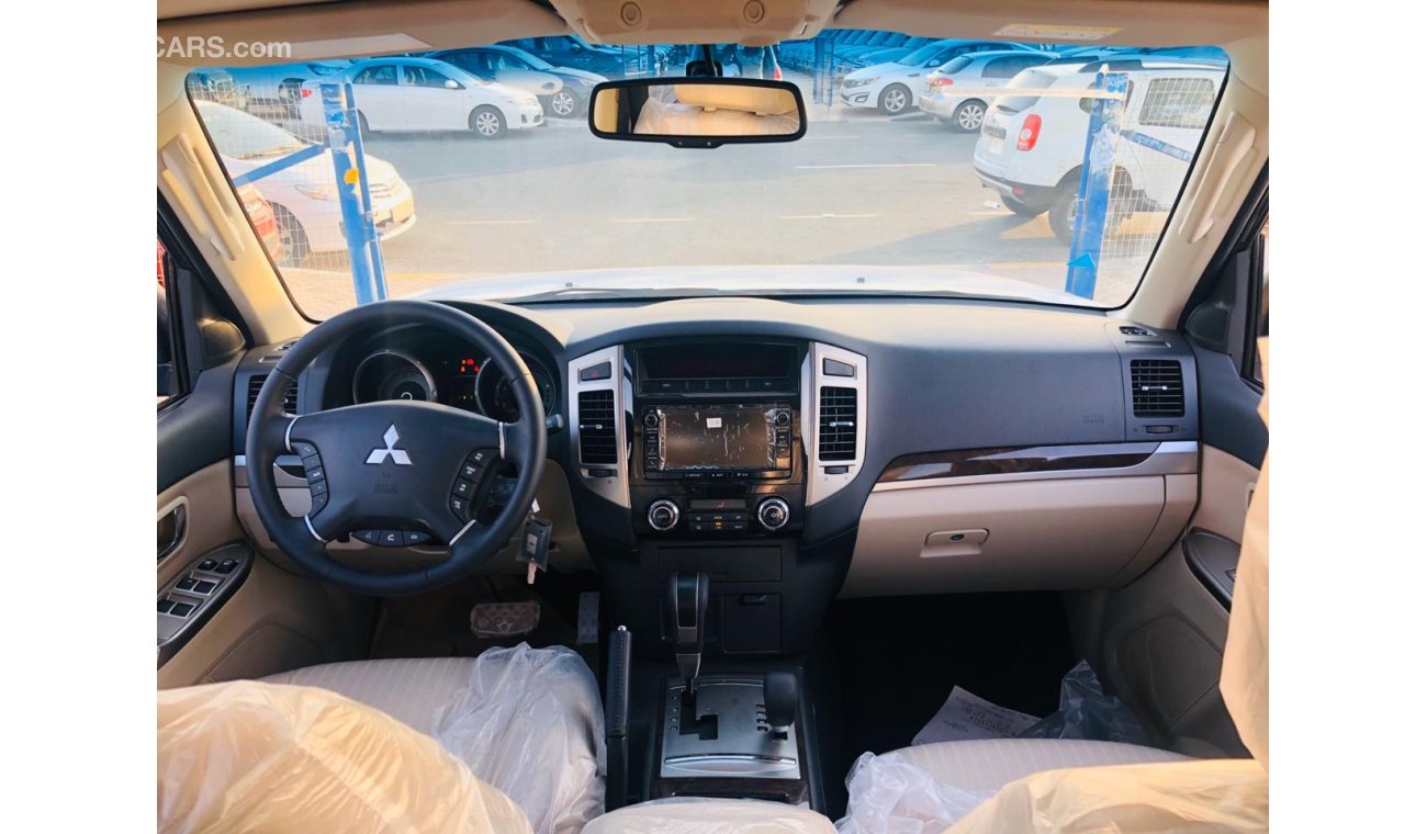 ميتسوبيشي باجيرو 3.5L PETROL - FULL OPTION - SUNROOF - SPECIAL DEAL PRICE