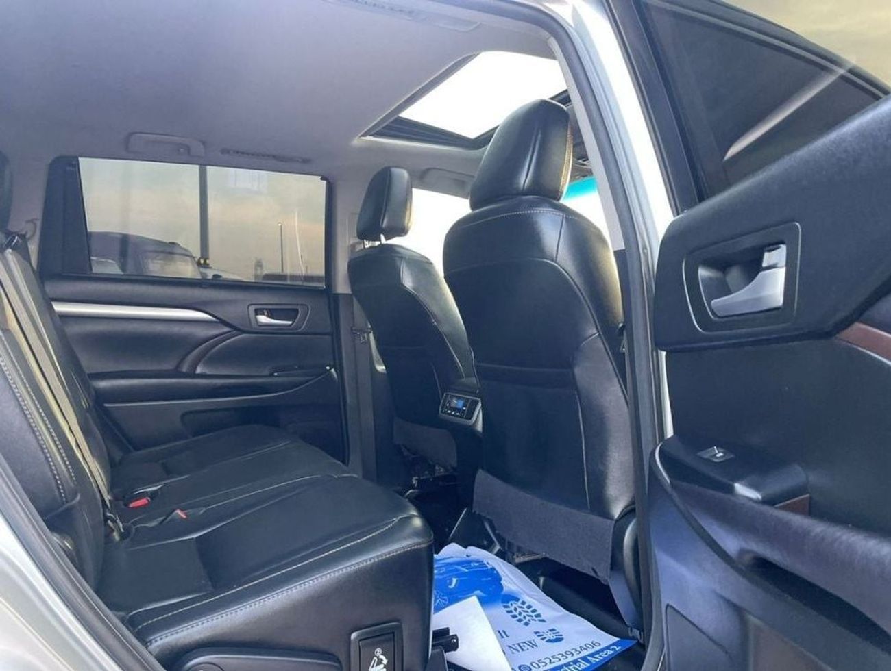 تويوتا هايلاندر 2018 Toyota Highlander XLE 3.5L V6 Full Option Sunroof 7 Leather Seats - Radar & BSM Auto Trunk -