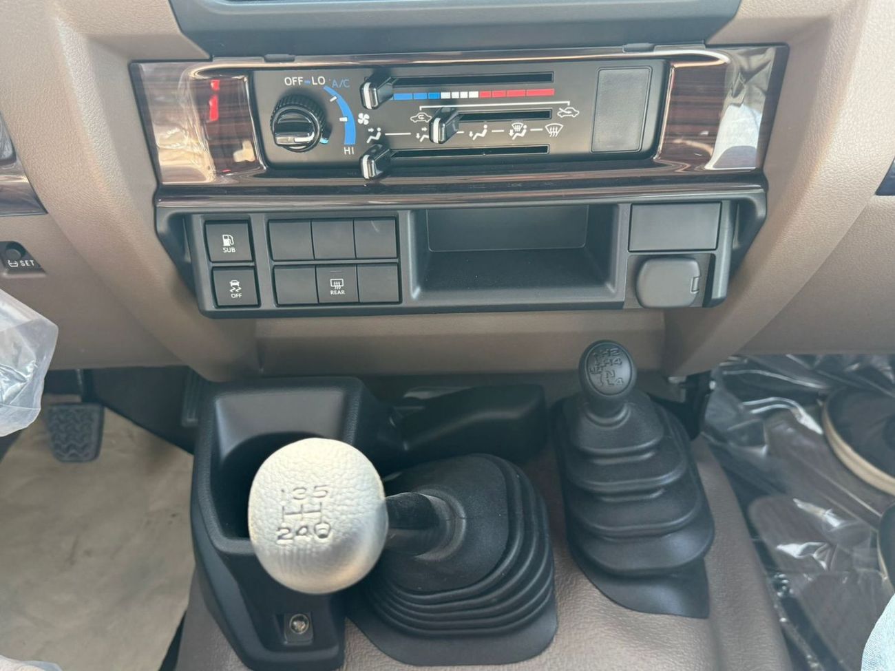 تويوتا لاند كروزر 70 LC78 HARDTOP 2.8L DIESEL 3 DOORS BASIC OPTION 2025 MODEL